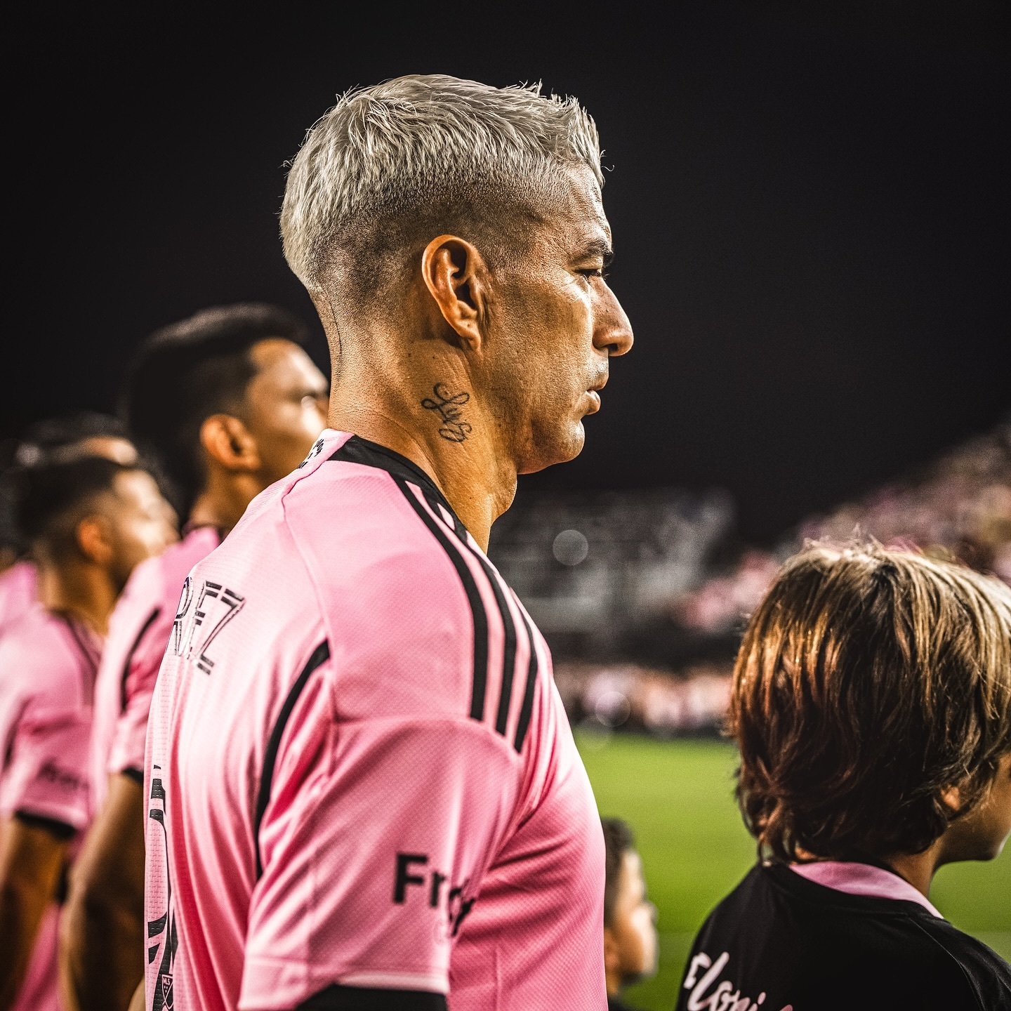 日本碾压巴萨，苏亚雷斯状态火热