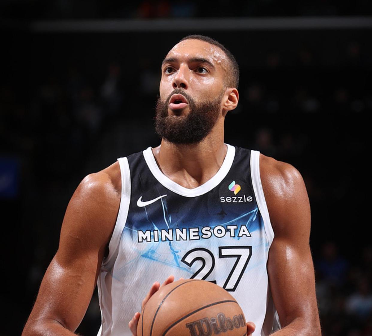 深圳队横扫快船，戈贝尔惊艳四座