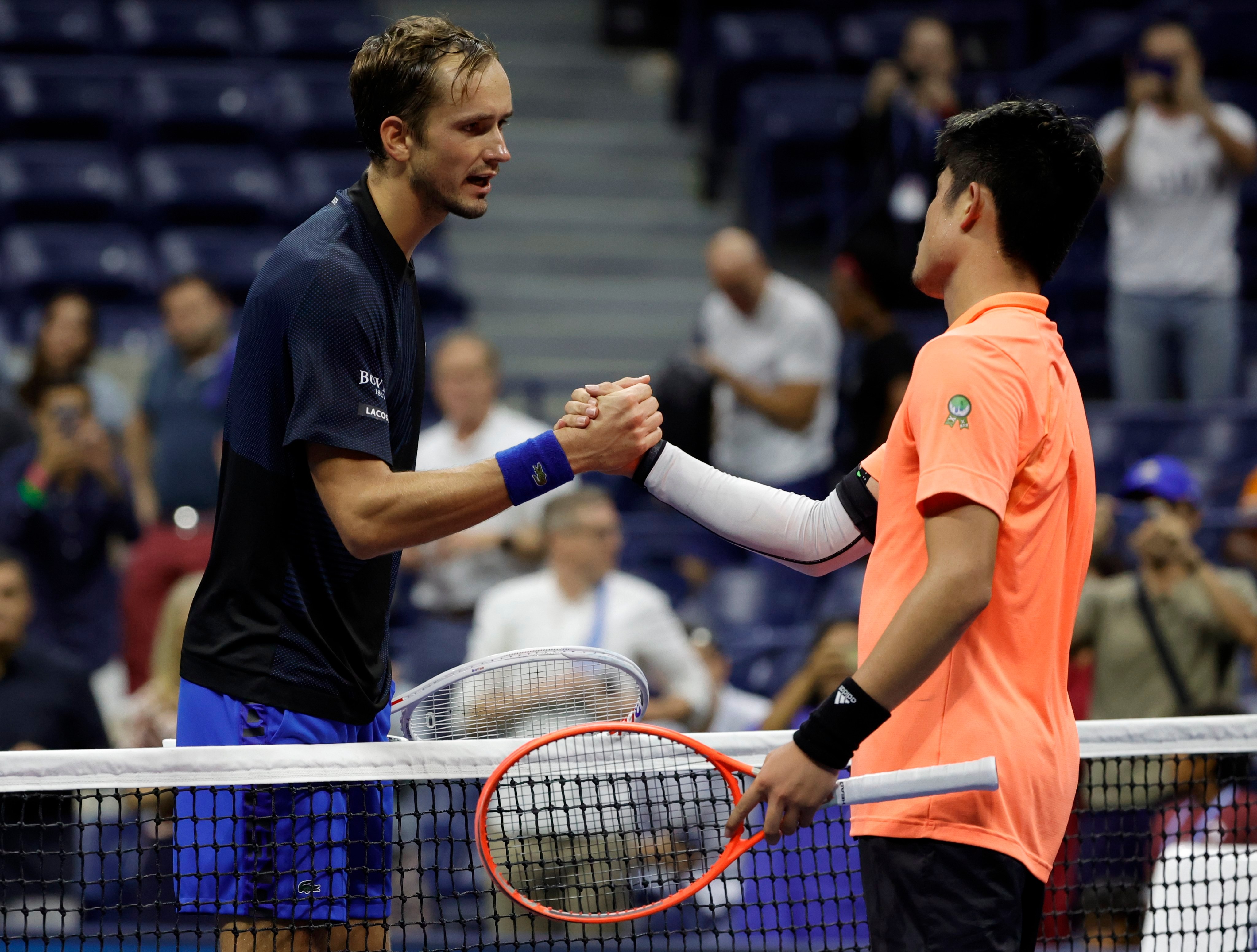 拉沃尔杯力克美网，梅德韦杰夫关键制胜