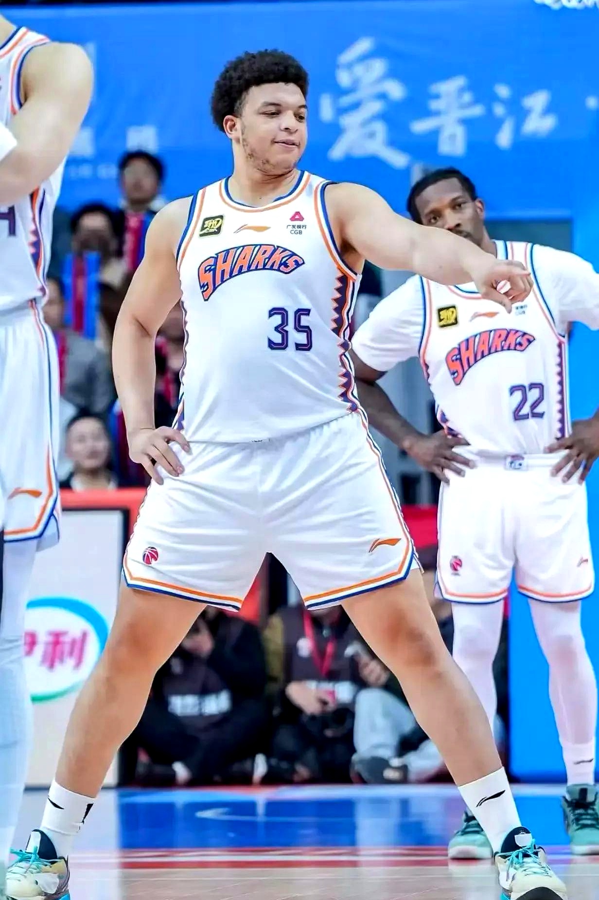 新疆队完胜上海队，张镇麟关键制胜