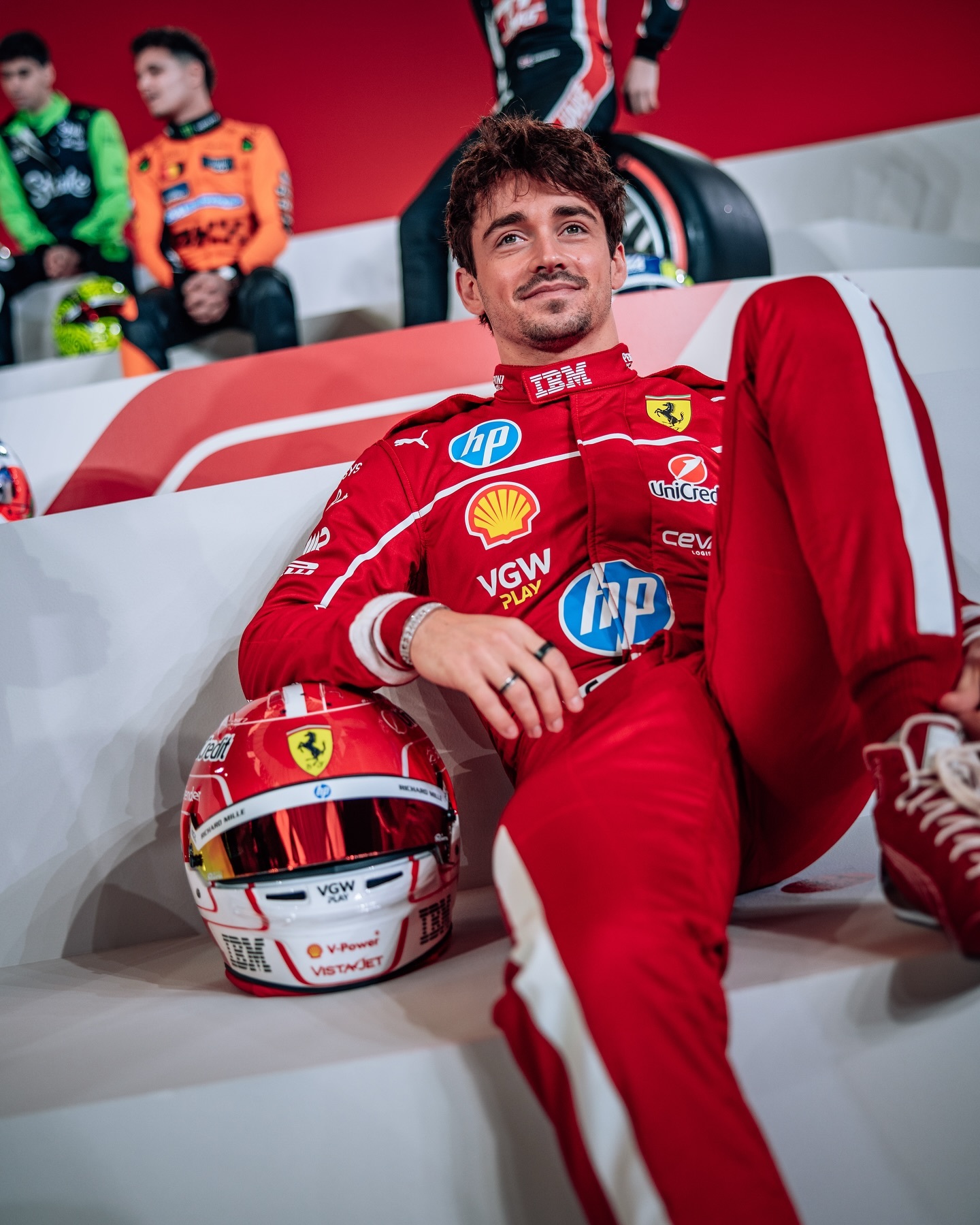 法拉利鏖战红牛车队，汉密尔顿状态火热