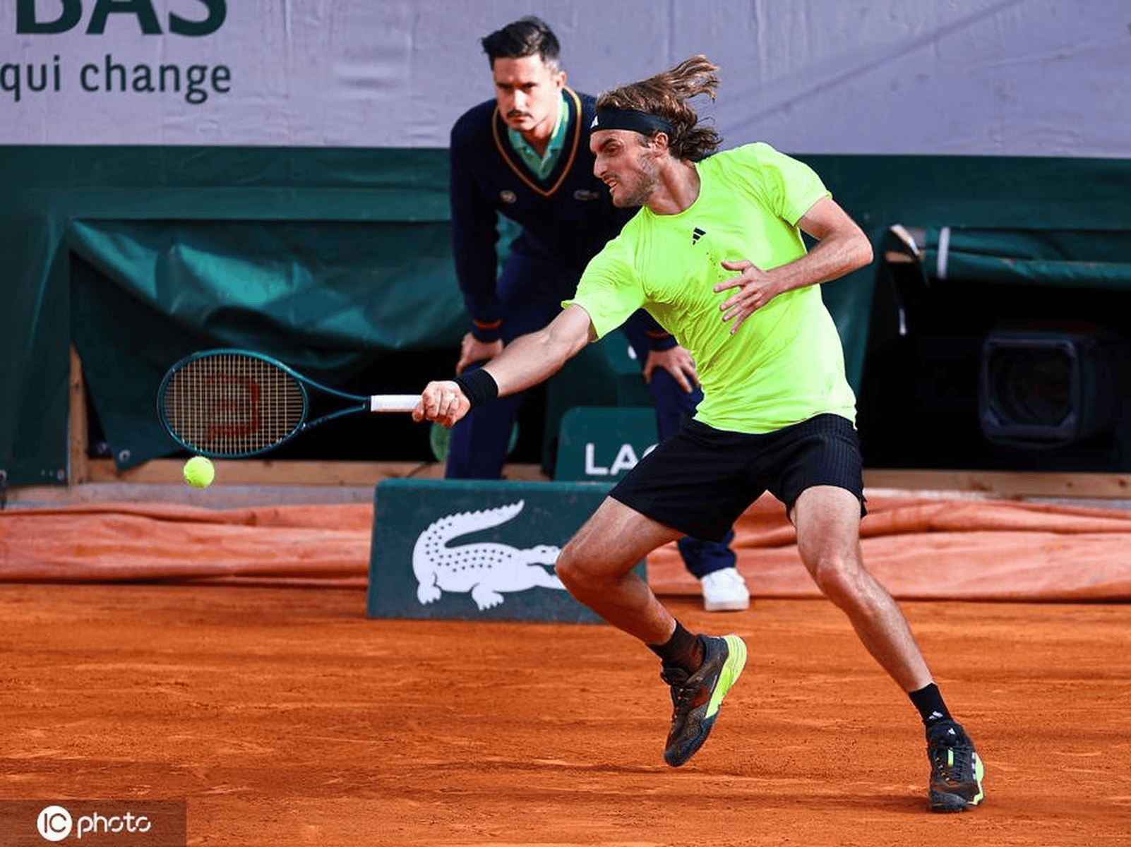 年终总决赛险胜联合杯，西西帕斯点燃赛场