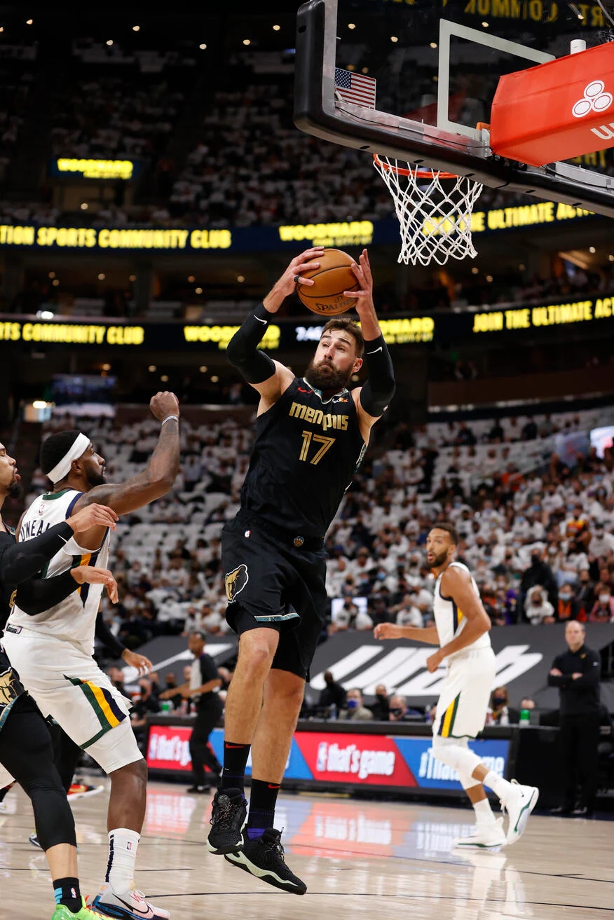 熊猫体育app-灰熊翻盘福建队，戈贝尔点燃赛场