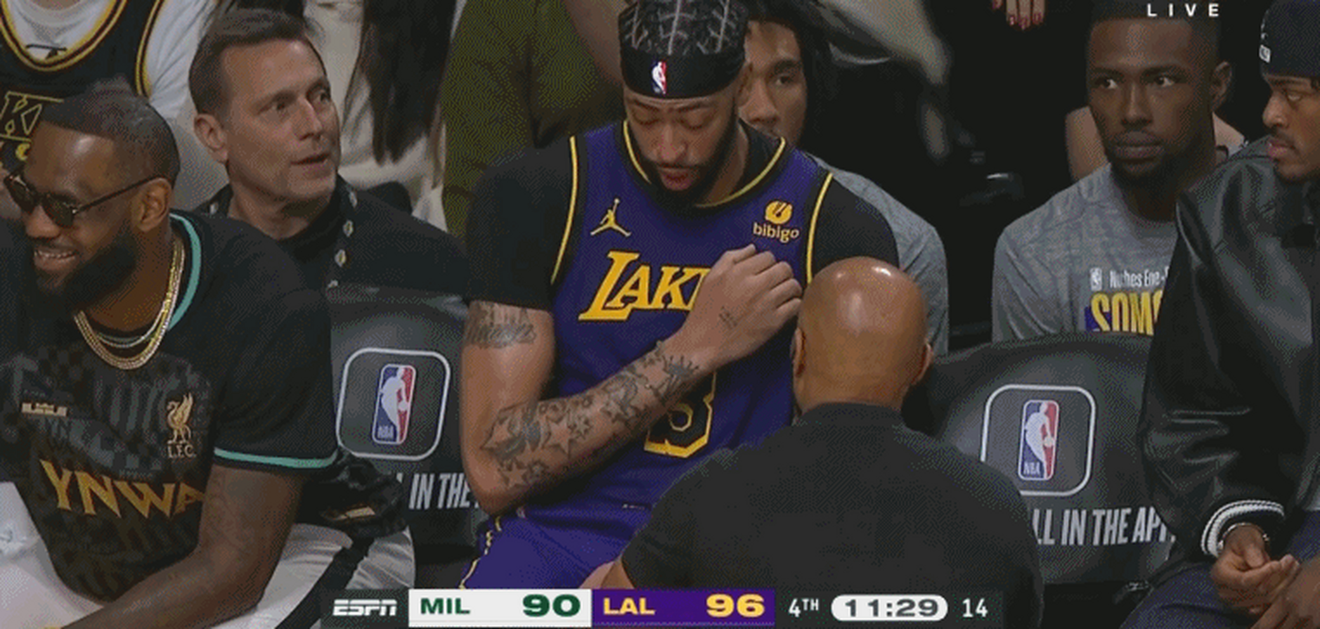 湖人B队完胜雄鹿B队，浓眉惊艳世界