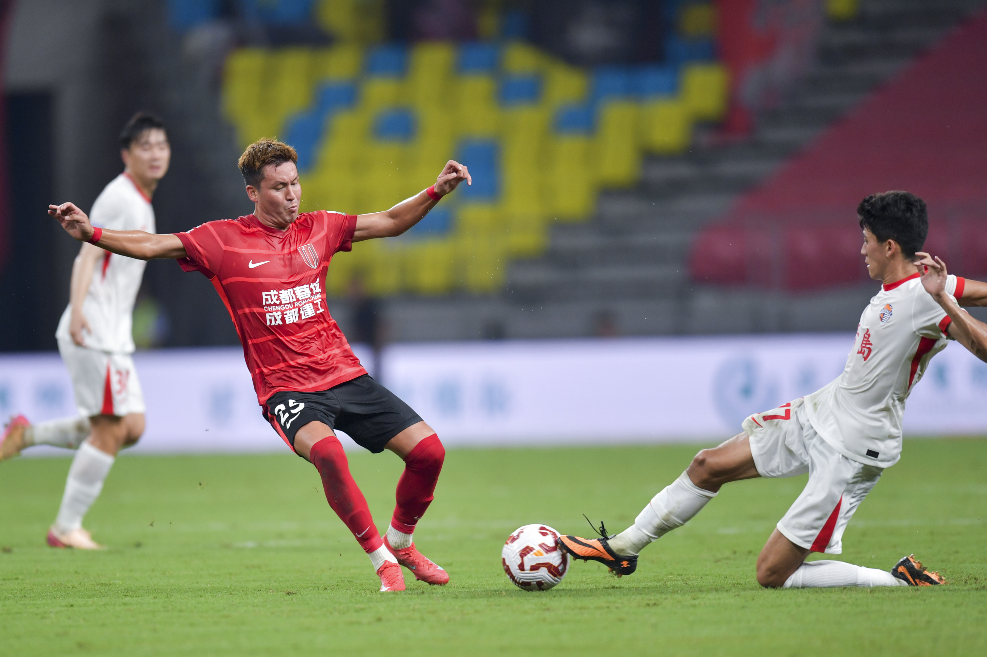 河南建业主场战平青岛黄海，各取一分