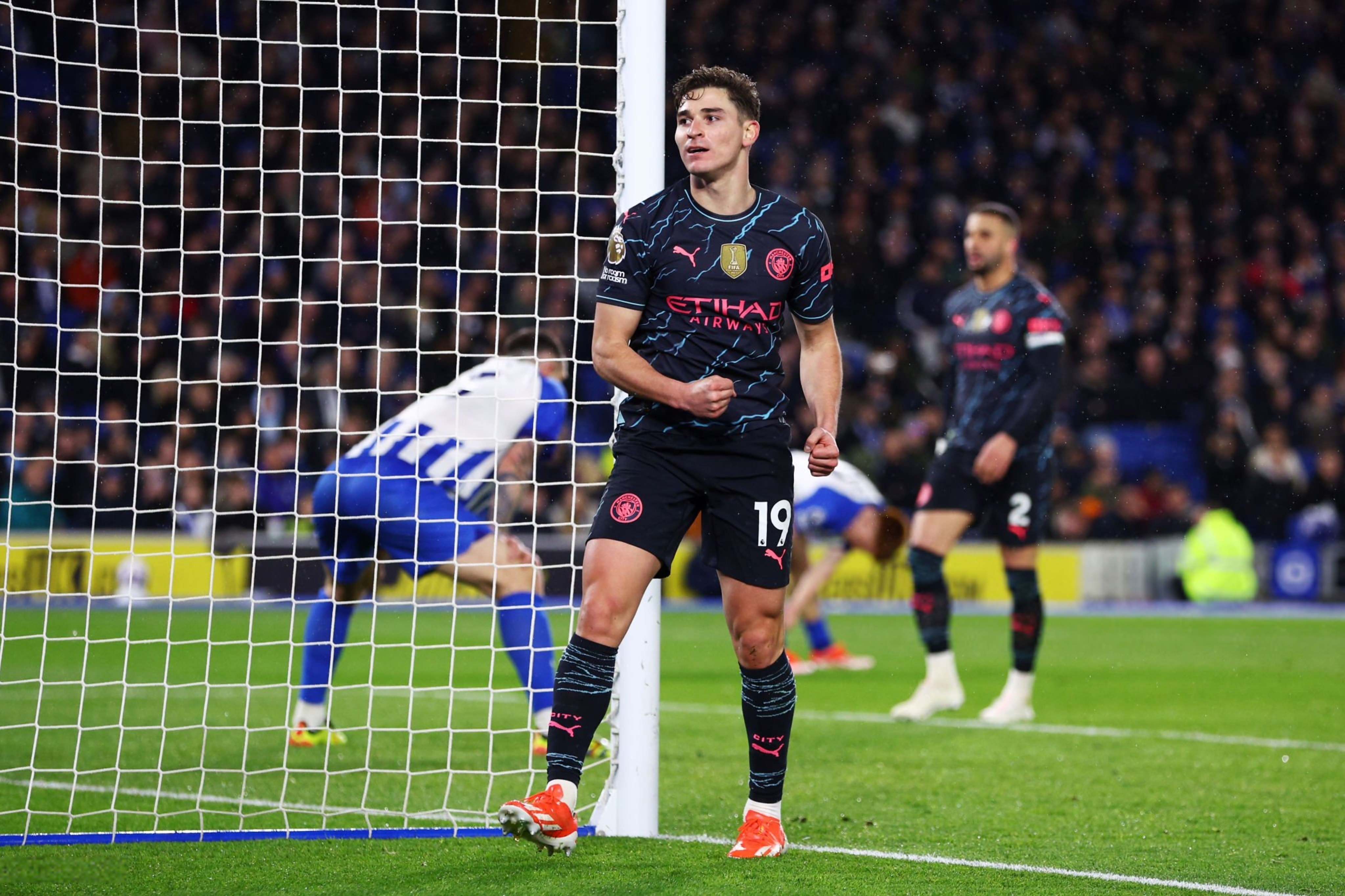 布鲁斯特尔城客场获胜，英冠晋级形势喜人