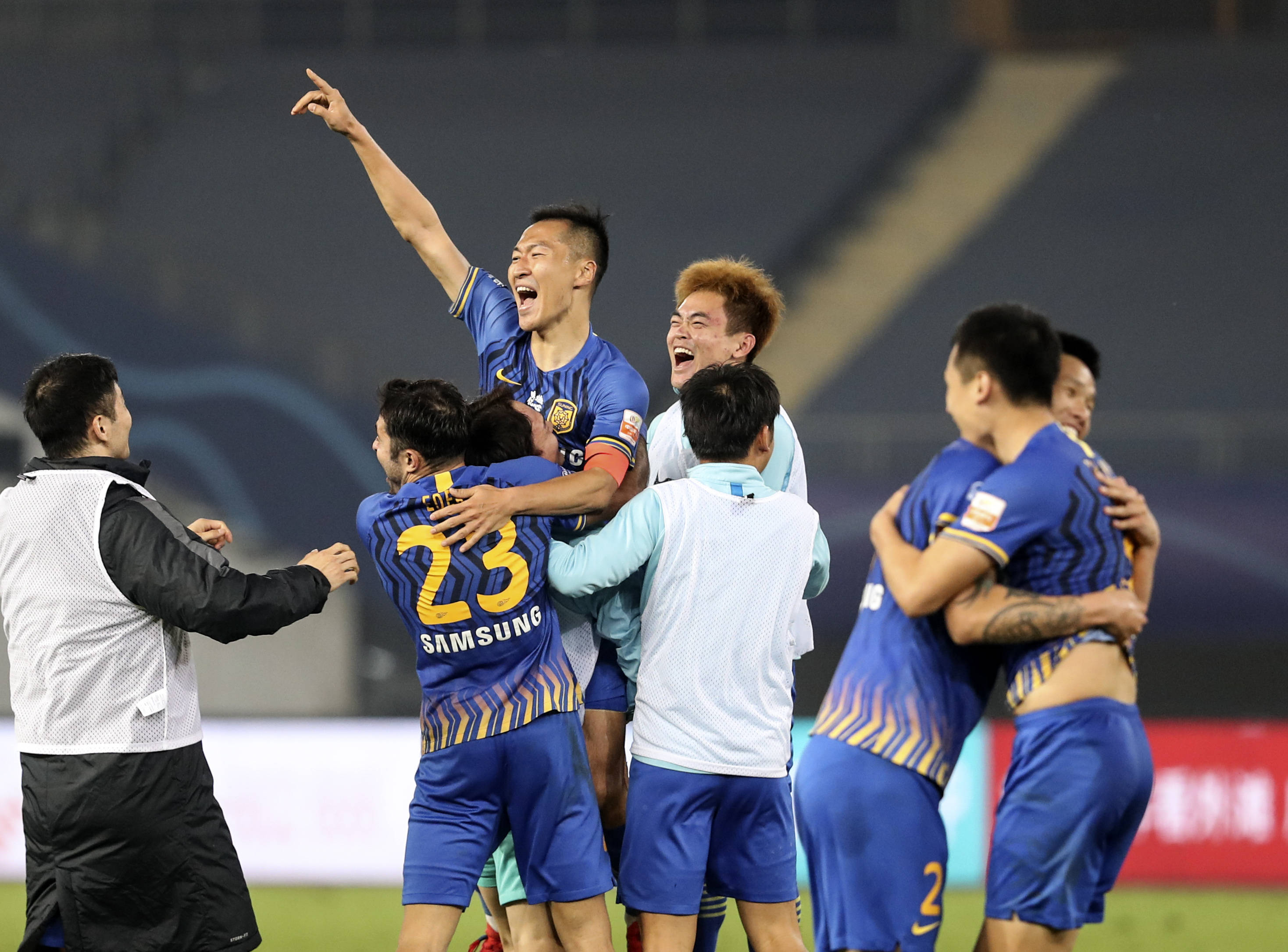 中超球员在国际比赛中大放异彩，赢得全球瞩目