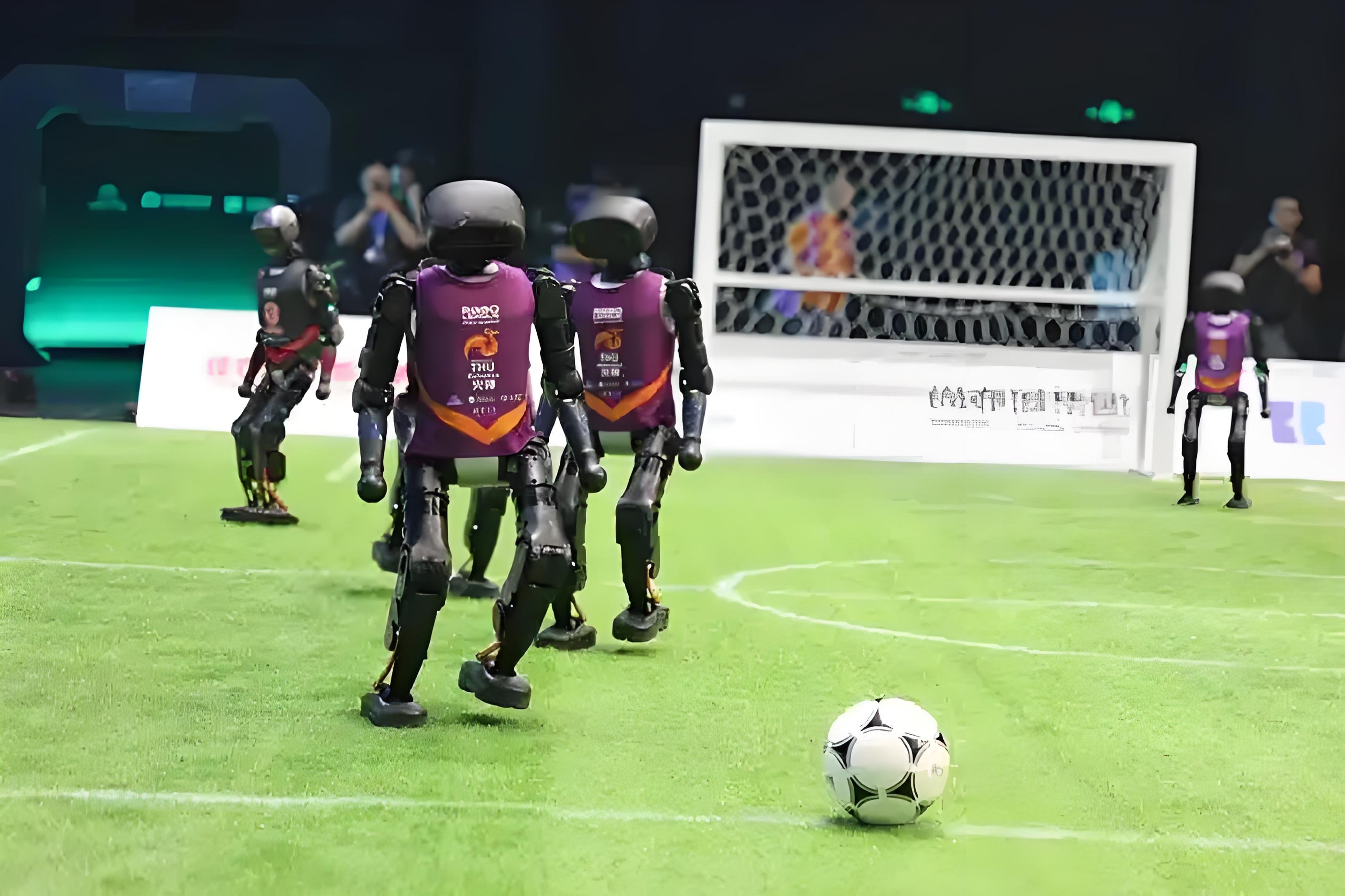 足球比赛节奏明快，对决激烈激荡人心