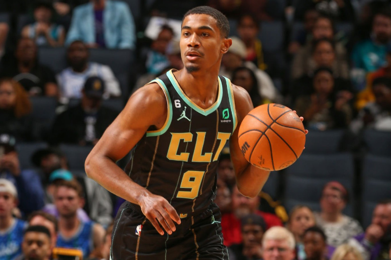 黄蜂抛出筹码欲换回顶级控卫