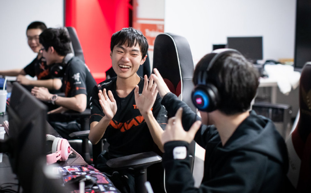 G2鏖战100T，Knight2送出助攻