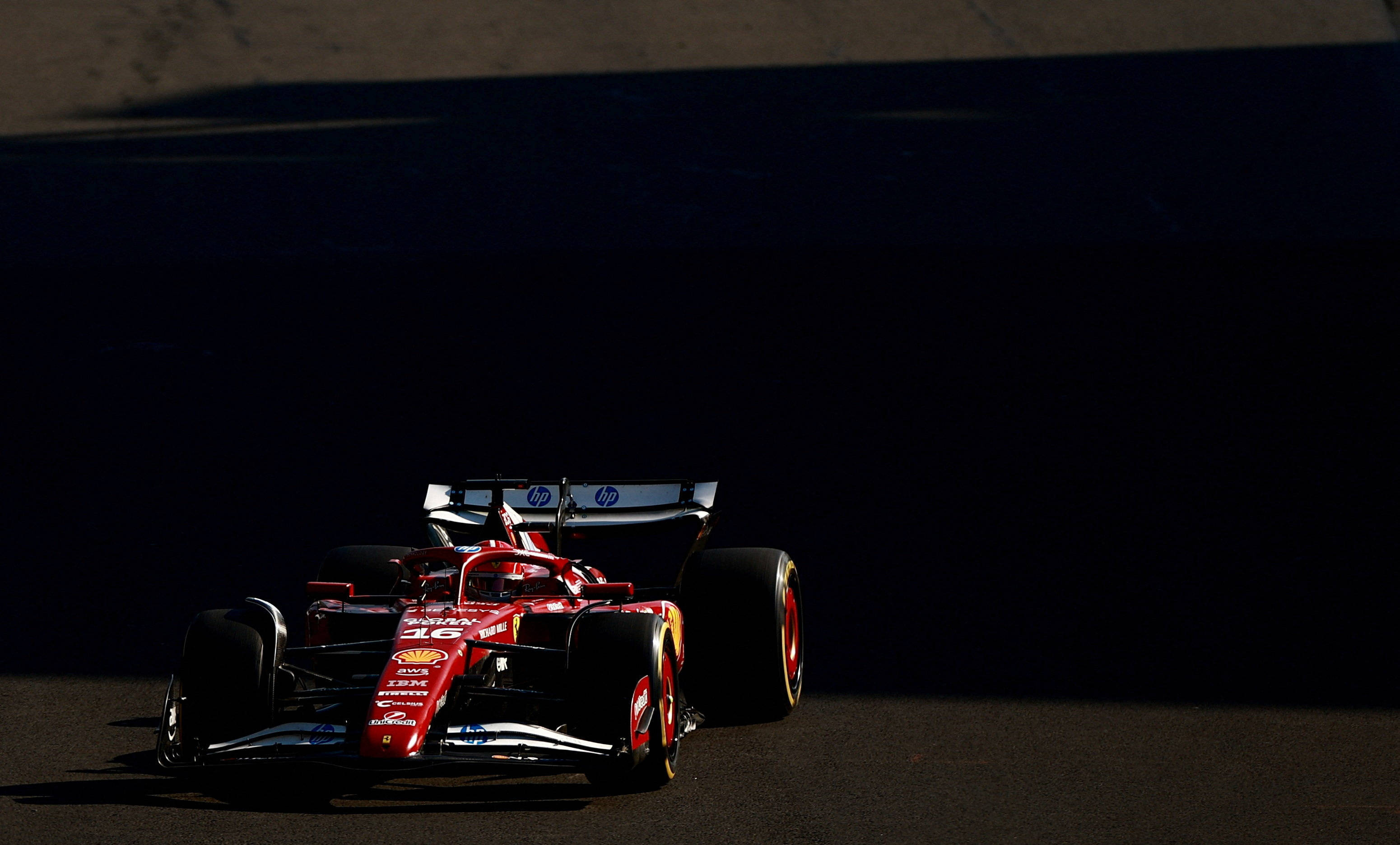 索伯车队险胜红牛车队,诺里斯点燃赛场 索伯车队险胜红牛车队,诺里斯点燃赛场