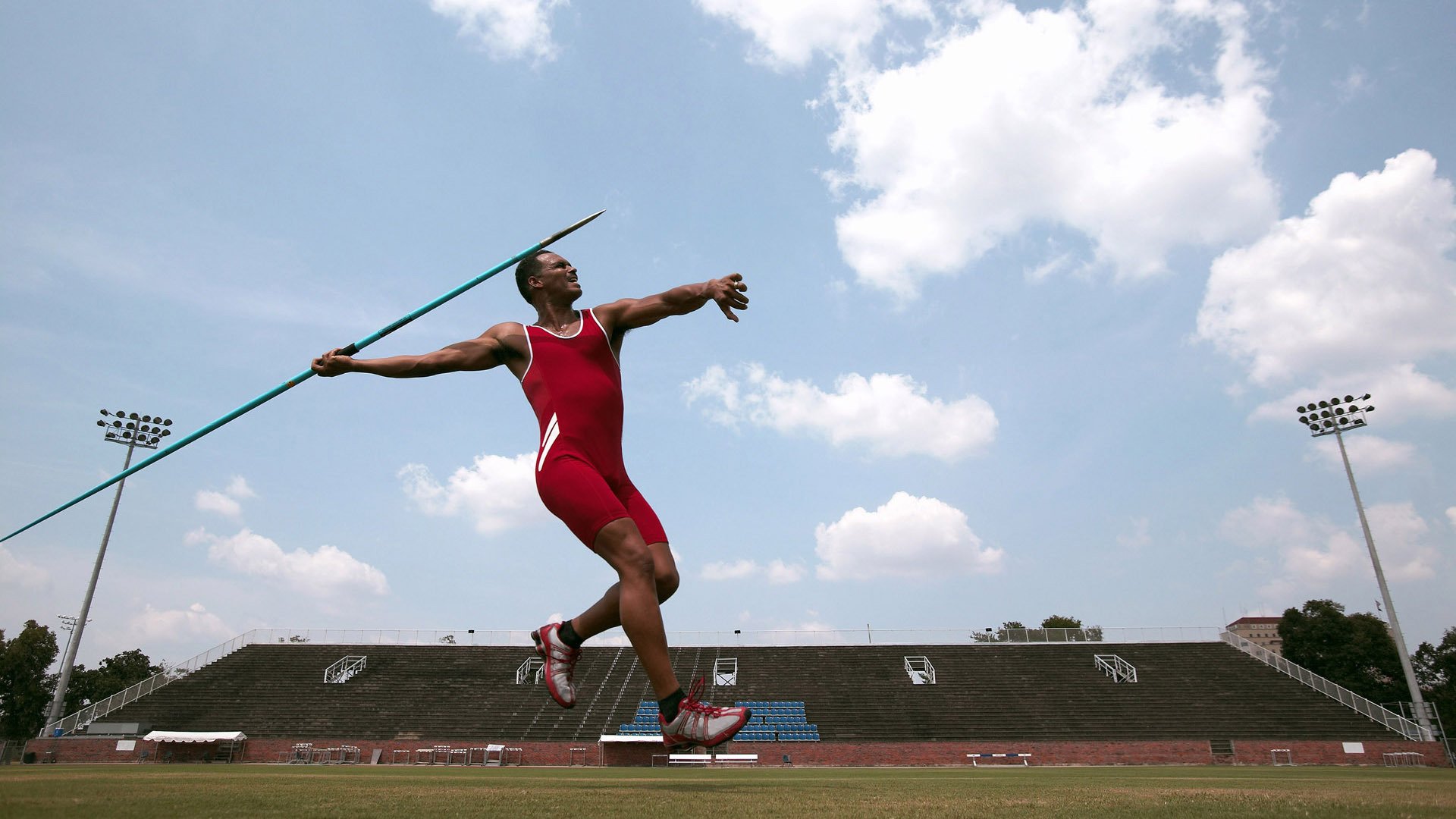 埃及火力全开压制加拿大，欧冠淘汰赛焦点战点燃绿茵激情
