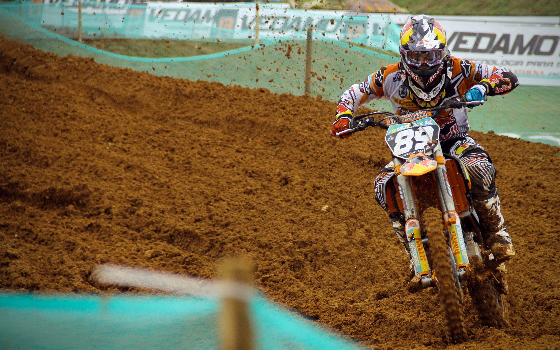 克瓦拉茨赫利亚关键节点连续得分，里昂客场带走皇马