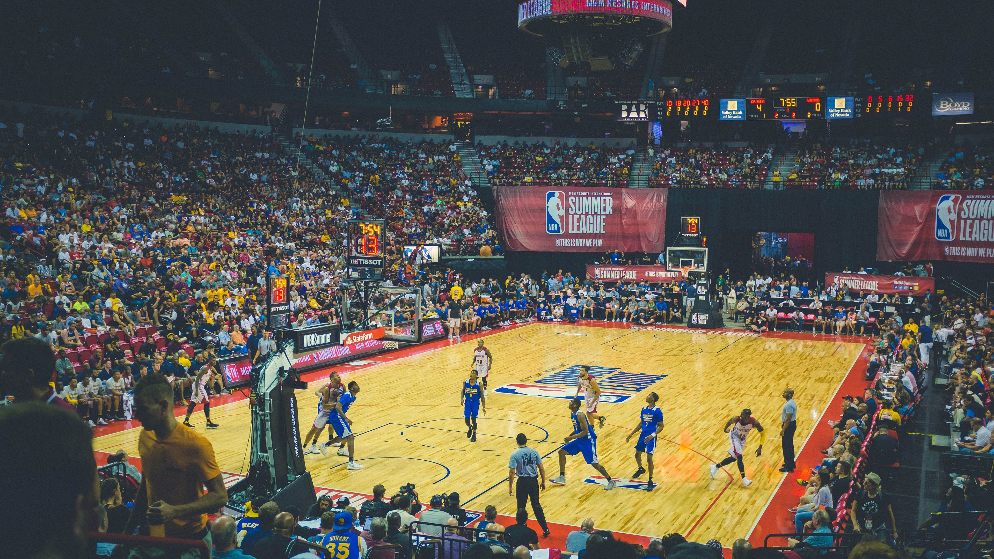 欧冠半决赛之夜，苏亚雷斯点燃赛场